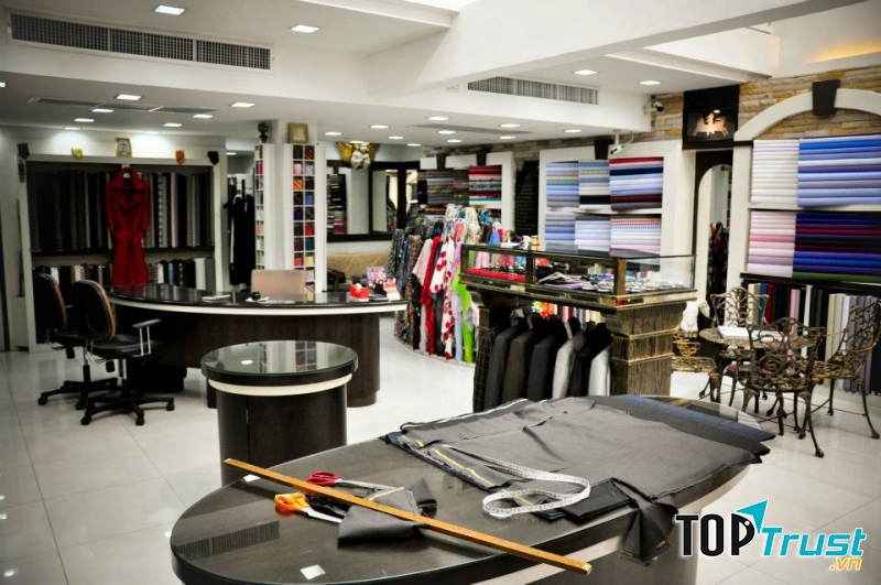 Unique Decor giúp bạn làm được điều bạn mong muốn nhờ vào khả năng làm việc khoa học của đội ngũ thiết kế với tay nghề cứng, vững chãi về chuyên môn, kết hợp cung cấp các trang thiết bị showroom hiện đại