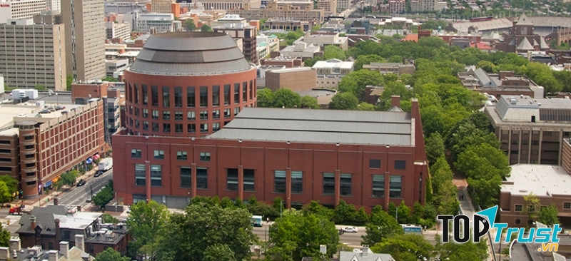 University of Pennsylvania là một tổ chức nghiên cứu tập trung mạnh mẽ vào chương trình giảng dạy liên ngành
