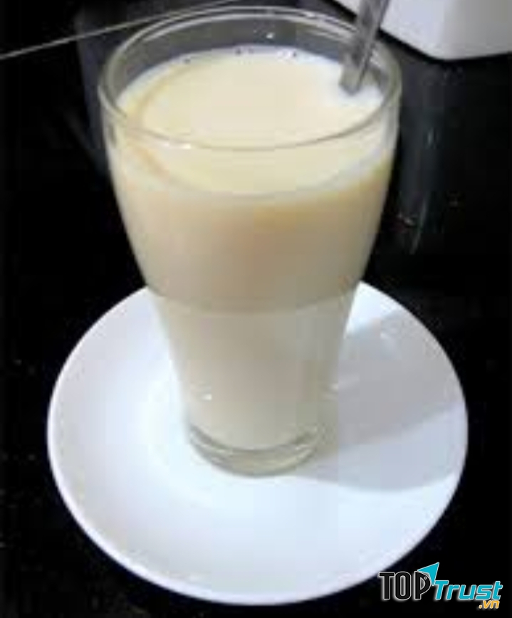 Uống sữa nóng trước khi ngủ