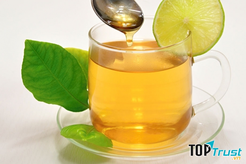 Uống một cốc trà mật ong hoặc sữa mật ong vào bữa chiều.