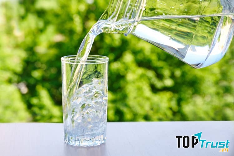 Uống nhiều nước là cách giải rượu đơn giản nhất