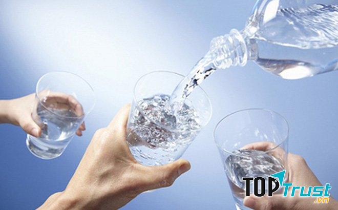 Uống đủ nước