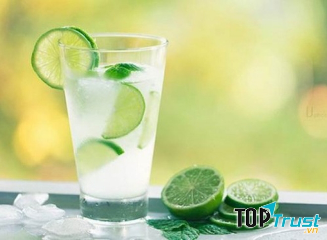 Một ly nước chanh giúp thanh lọc cơ thể