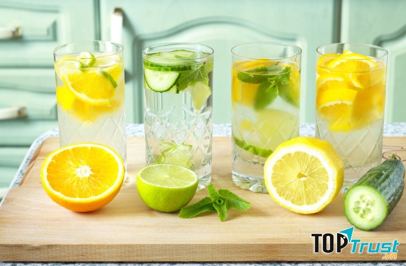 Uống nước chanh không đường mỗi sáng