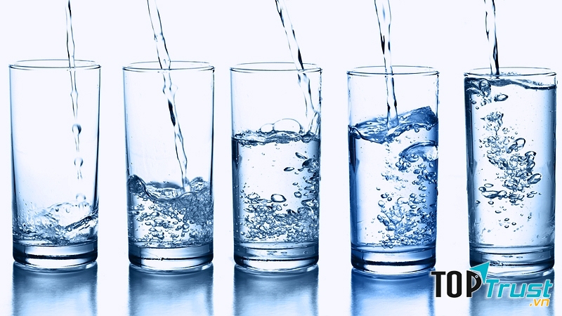 Uống sai lượng nước cần thiết là sai lầm khá phổ biến