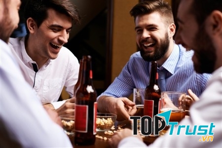 Không nên uống nhiều rượu bia