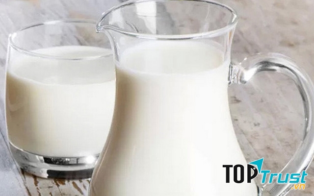 Bạn nên uống một ly sữa ấm trước khi ngủ