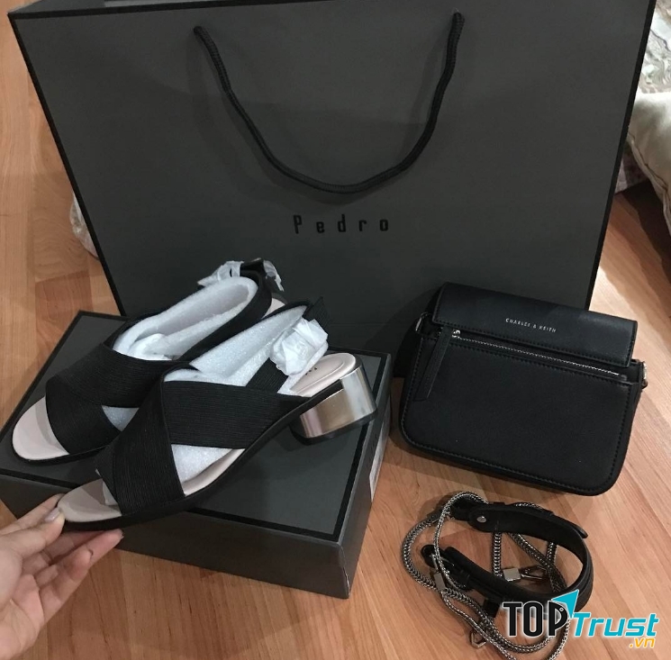 Pedro, Charles & Keith là các thương hiệu được order nhiều tại Shop VIET UK