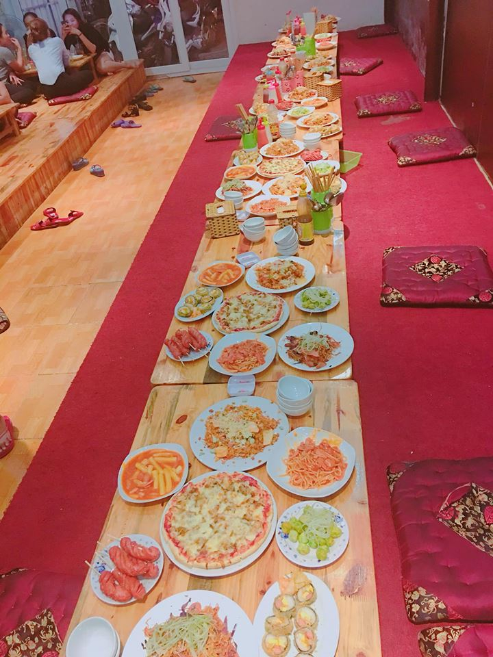 Với 4 năm kinh nghiệm trong khâu chế biến ẩm thực và phục vụ khách hàng, Út Myii luôn mang đến 1 luồng ẩm thực mới lạ dành cho giới trẻ Hà Tĩnh