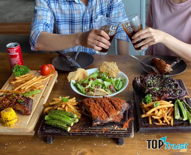 Ụt Ụt BBQ là một địa điểm ẩm thực chuyên về buffet lẩu nướng khá thú vị mà các tín đồ ẩm thực quận 2 không nên bỏ lỡ