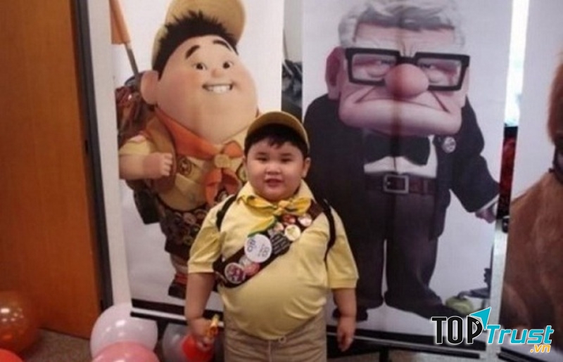 Và cậu bé Russel