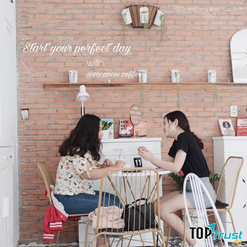 Khách hàng tại quán