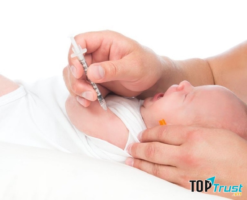 Trẻ cần được tiêm phòng Cúm vào thời điểm thích hợp.