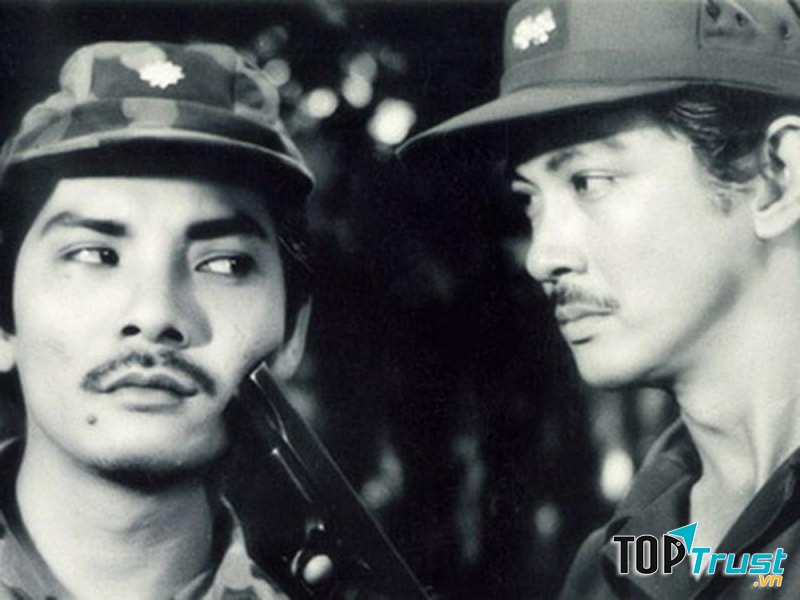 Ván bài lật ngửa