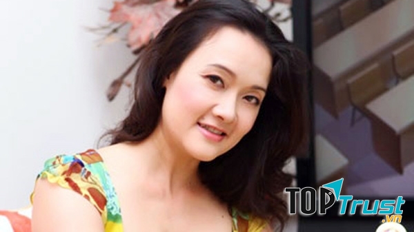 Vân Dung dịu dàng và đằm thắm ở ngoài đời