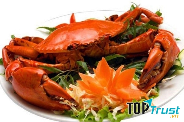 Quán phục vụ các món ăn chuyên về hải sản, ngao, ốc, cua...