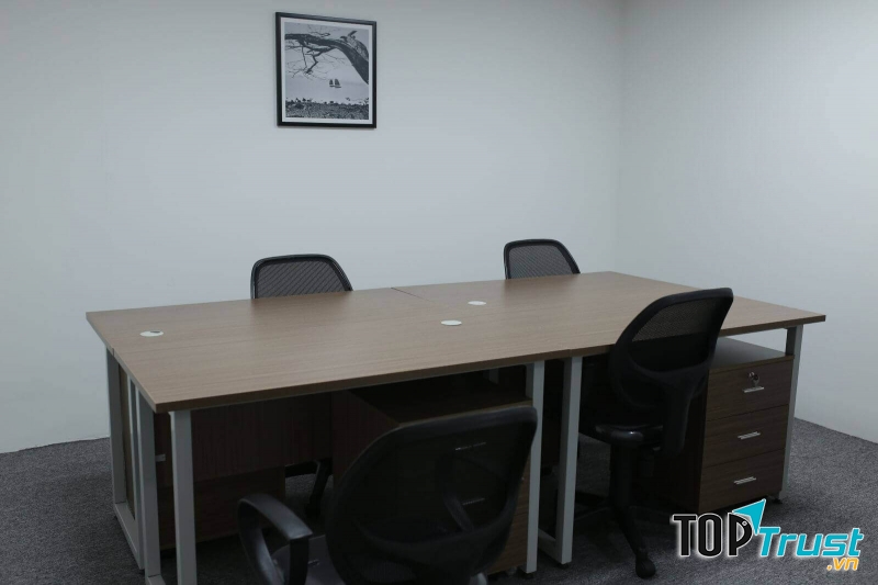 Phòng họp nhỏ với tiện nghi cơ bản thiết kế tối giản