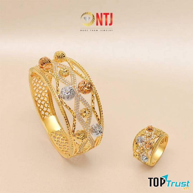 Mẫu nhẫn tại Vàng Bạc Đá Quý Ngọc Thẫm