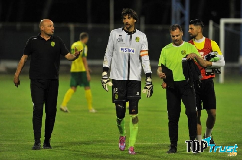 Thủ môn với chiều cao khủng 2,05m