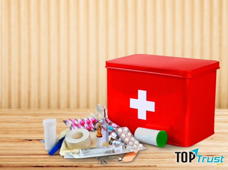 Luôn phải có bộ sơ cứu và thuốc trong hành trang
