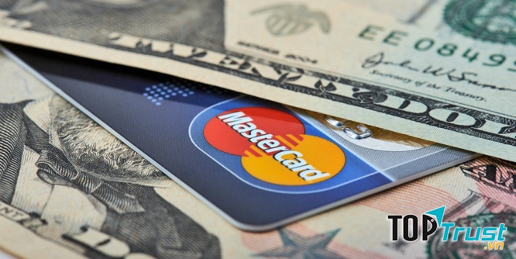 Hãy mang cả tiền mặt lẫn thẻ trong người