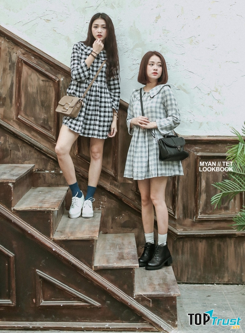 Xinh đẹp xuống phố với váy caro.