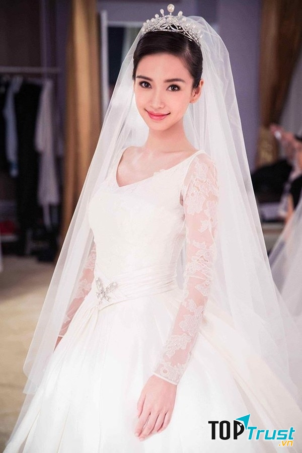 Váy cưới của Angela Baby