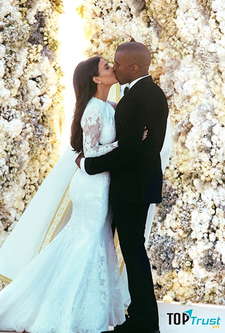 Váy cưới của Kim Kardashian
