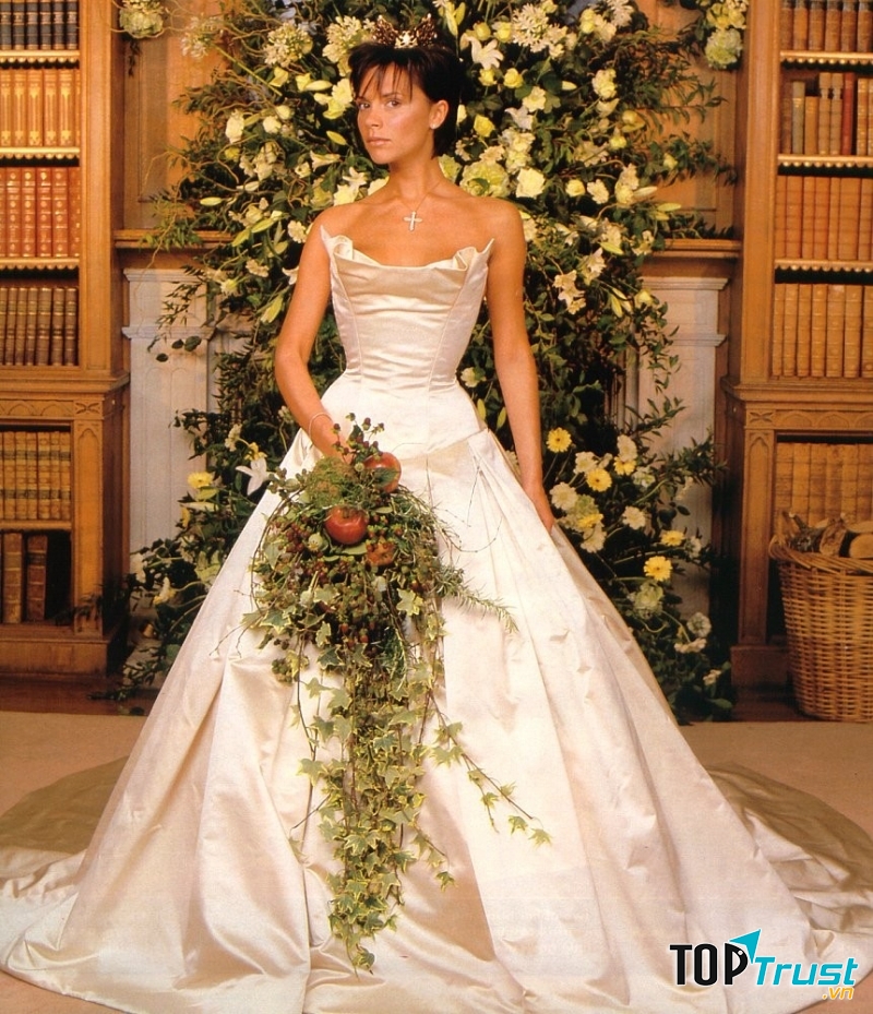 Váy cưới của Victoria Beckham