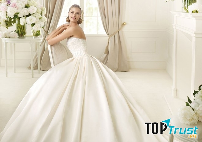 Váy cưới đơn giản