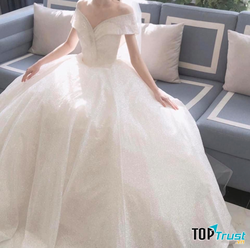 Váy cưới Hàn Quốc Young Bridal