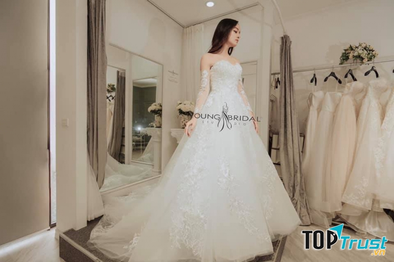 Váy cưới Hàn Quốc Young Bridal
