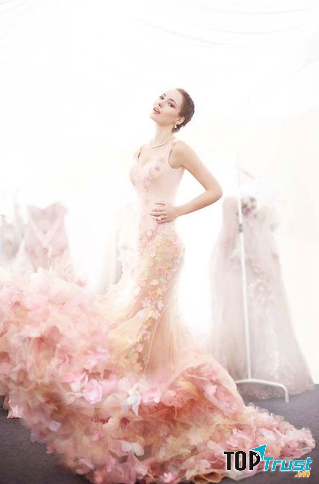 Váy cưới hoa hồng dịu dàng và nữ tính