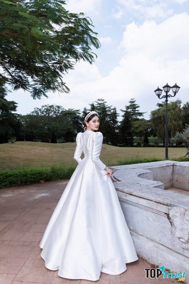 Váy cưới satin sang trọng