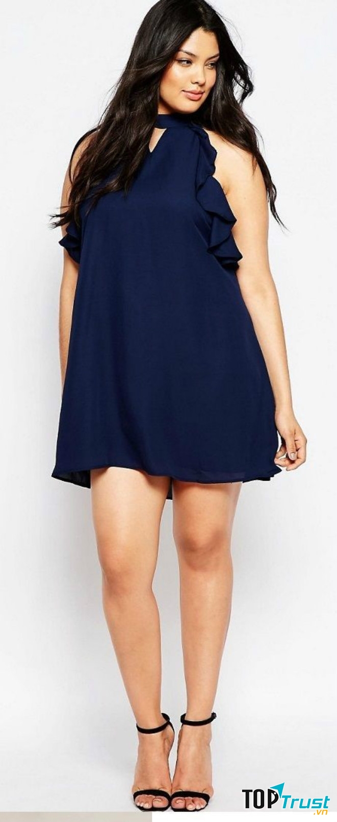 Sandal + váy suông luôn là bộ đôi hoàn hảo đối với bất kì cô nàng nào