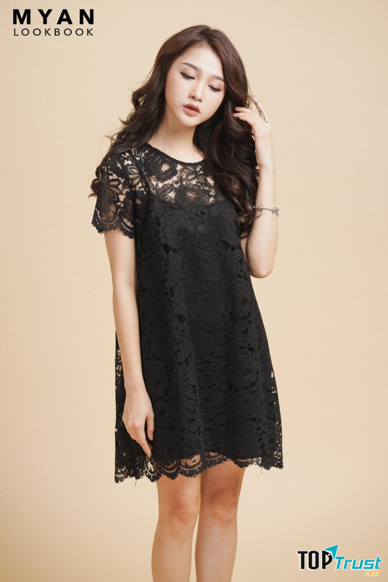 Màu đen đem lại vẻ đẹp vừa thuần khiết vừa bí ẩn.