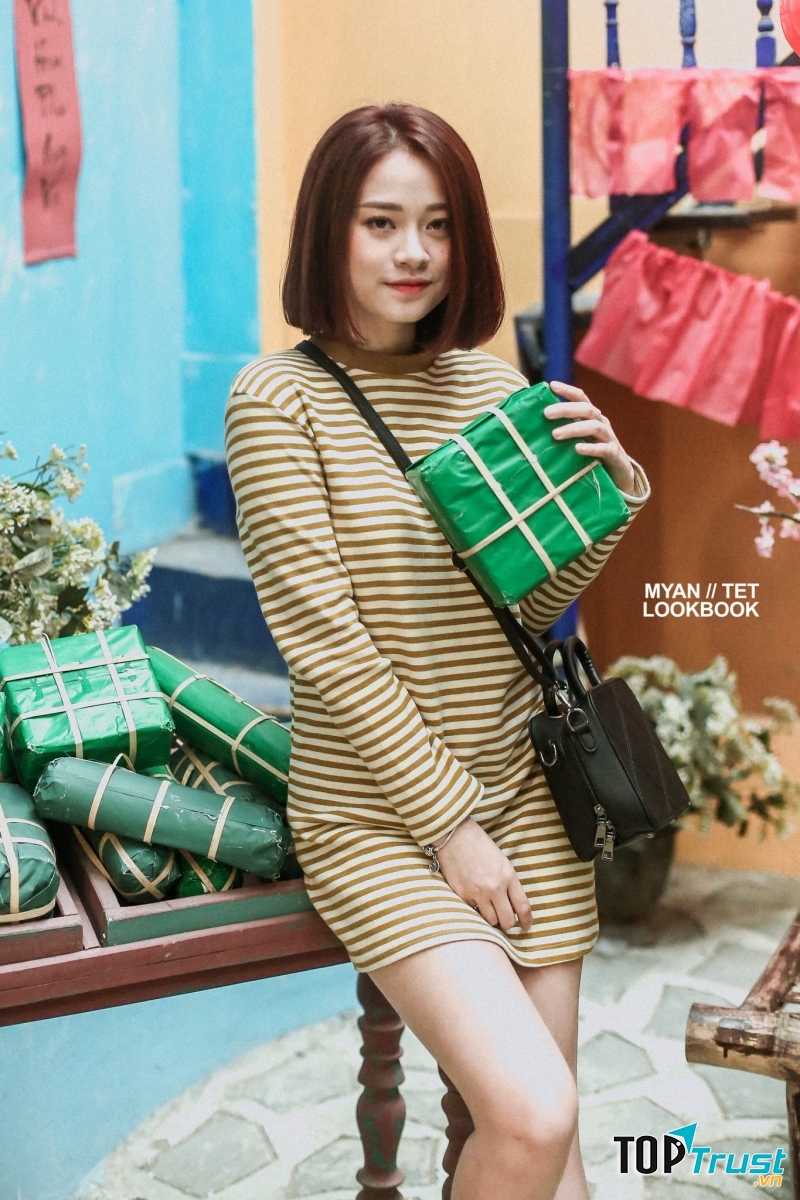 Váy suông đơn giản nhưng không kém phần xinh đẹp.