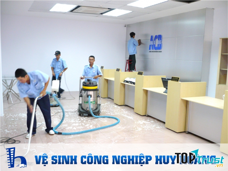 Vệ sinh công nghiệp Huy Hoàng
