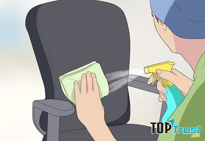 Chỉ cần dùng nước lau chuyên dụng và khăn mềm thì có thể vệ sinh ghế xoay bằng da dễ dàng