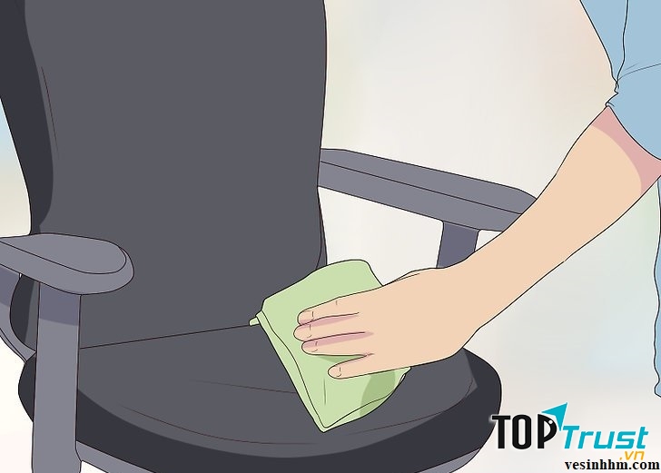 Vệ sinh ghế xoay văn phòng bằng da đơn giãn.