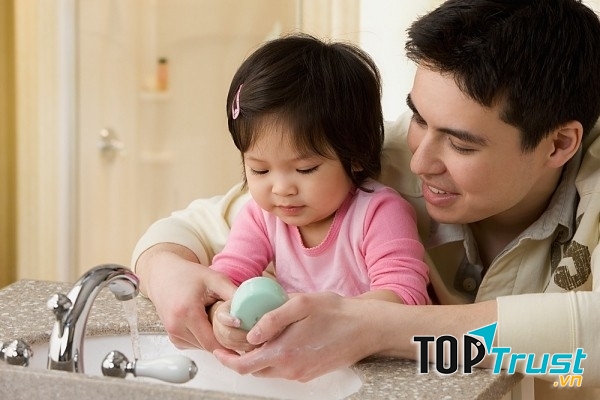 Cần giữ gìn vệ sinh sạch sẽ cho trẻ