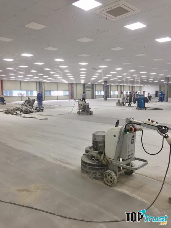 bạn có nhu cầu hoàn thành dịch vụ trong thời gian ngắn Vệ Sinh Tiến Dũng cũng có thể đáp ứng với 10 máy công suất lớn, 50 nhân viên chuyên nghiệp chỉ làm mài nền bê tông