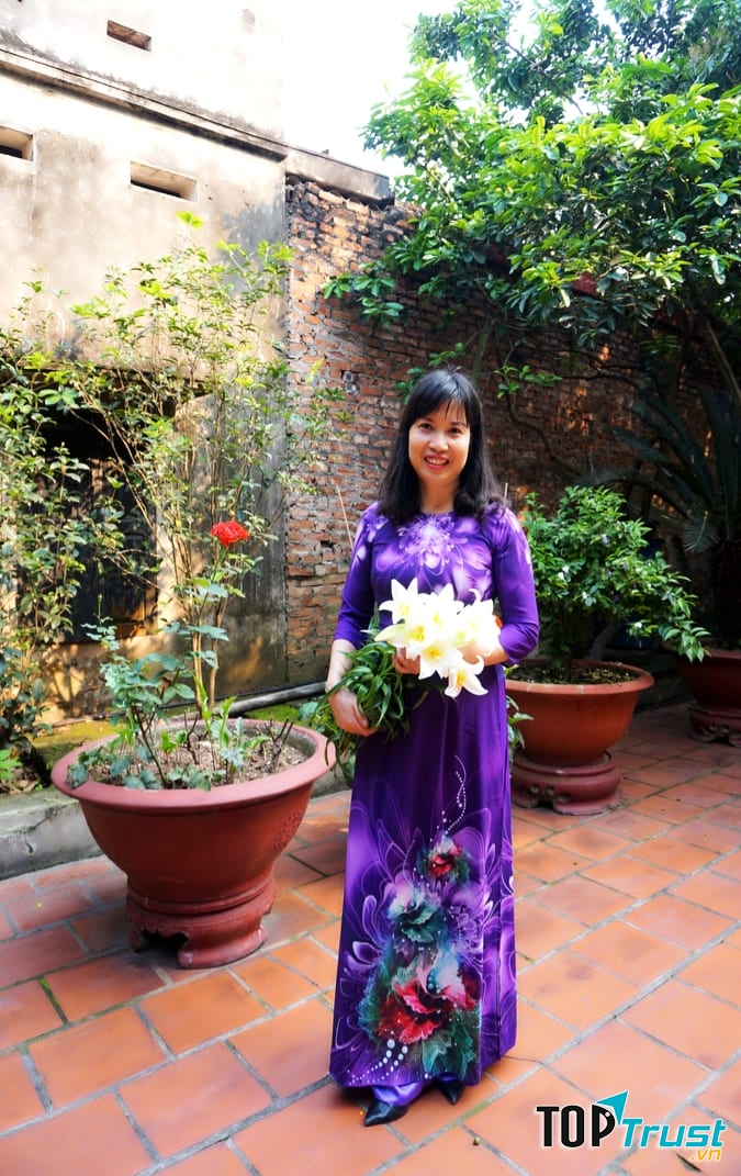 Ảnh chân dung nhà thơ Mai Lan