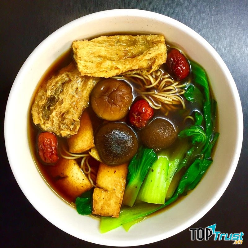 Mì vịt tiềm chay