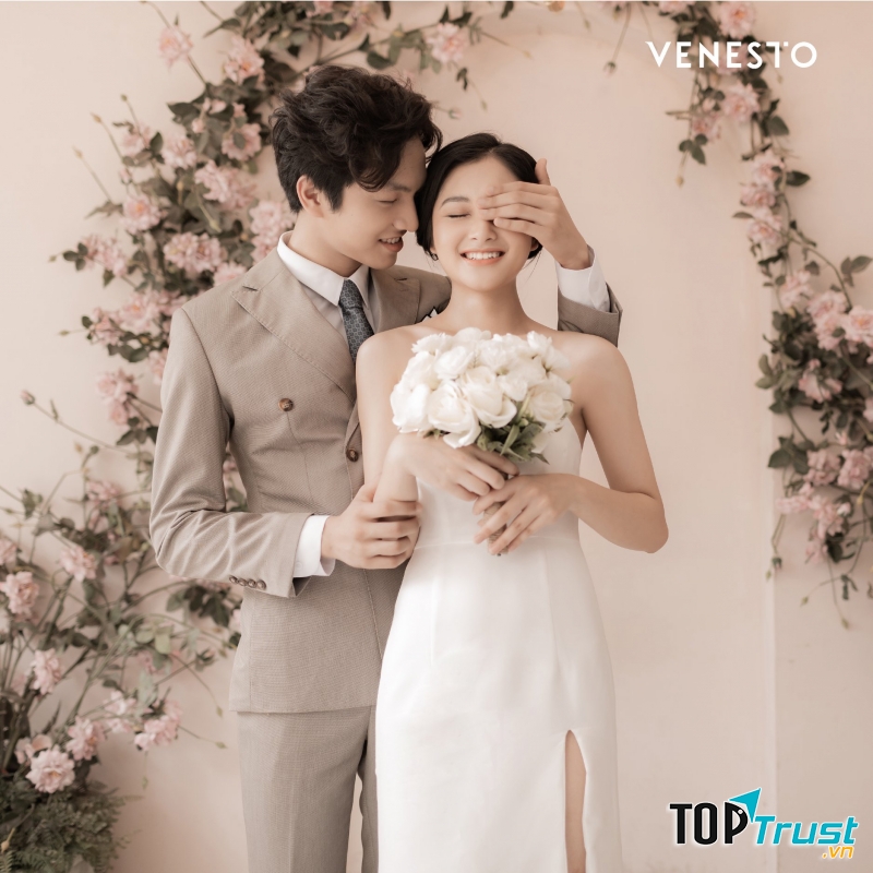 Venesto chủ đích tạo ra những bộ vest mang nét đàn ông, trưởng thành và tinh tế cho người mặc