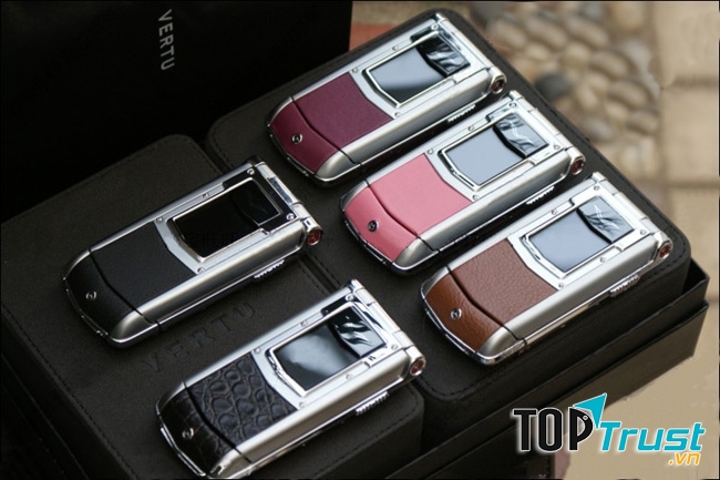 Vertu Constellation Ayxta - 320 triệu đồng