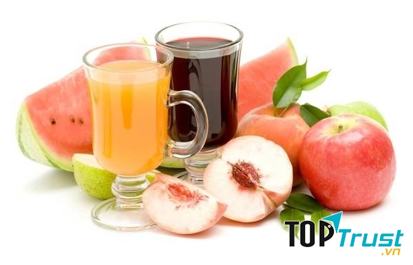 Dùng muối hoặc dấm để tẩy vết bẩn do nước trái cây gây ra