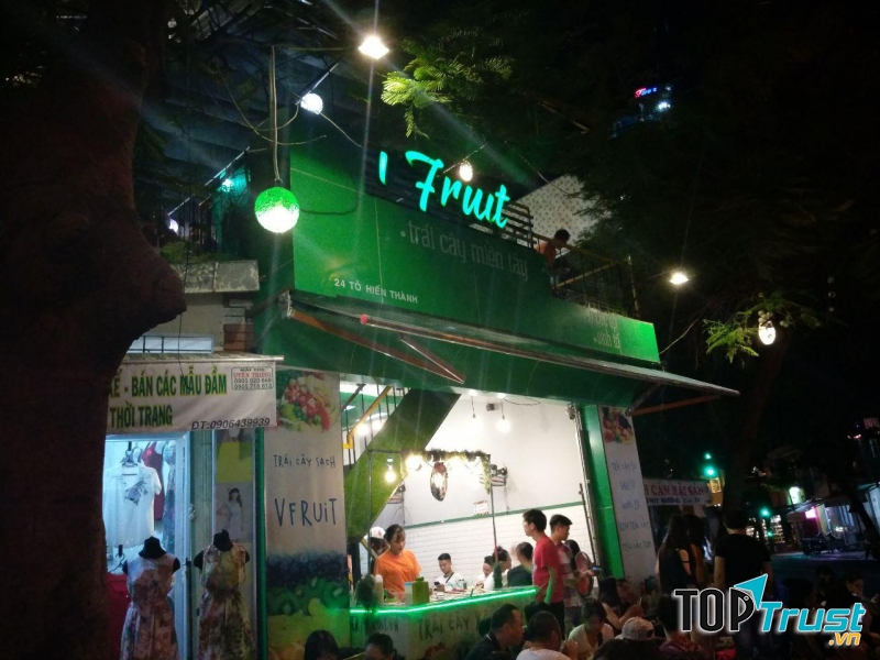 Quán luôn tấp nập khách
