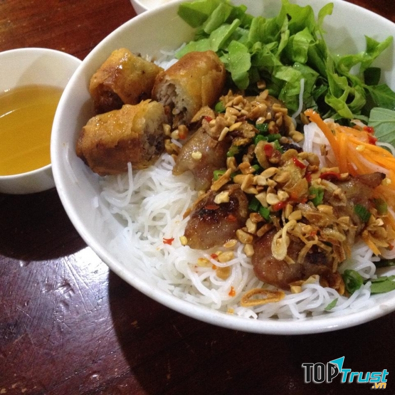 Bún nem chả