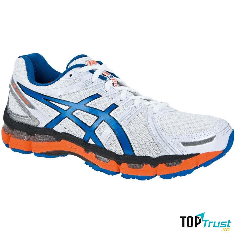 Đôi giày nhìn qua khá hầm hố nhưng chỉ năng hơn 300 grams